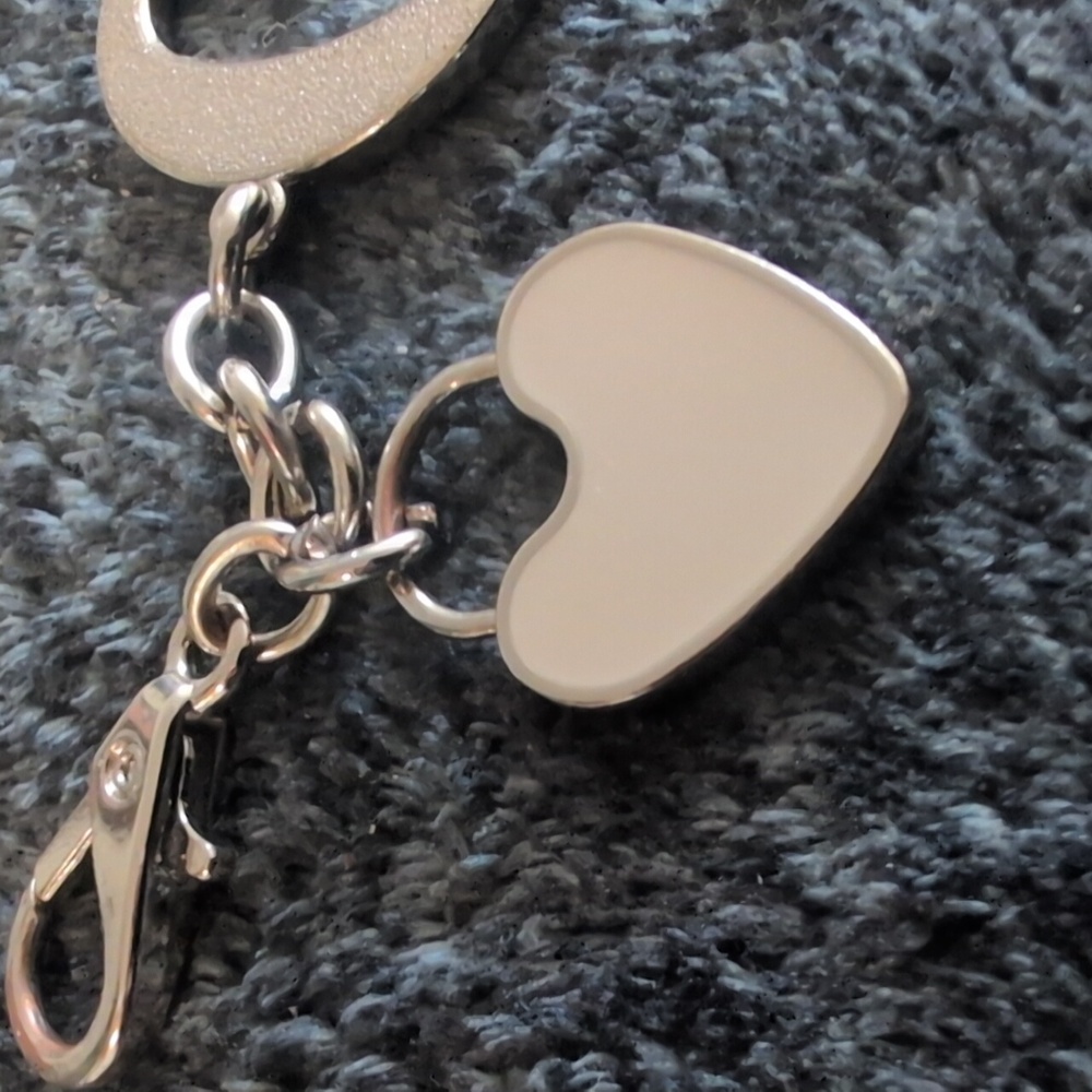 Guess Key Chain - Picture 5 of 5